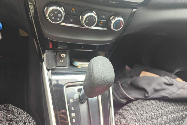 Used Nissan Sylphy 2016 1.6 XL CVT Luxury Edition Gear Lever