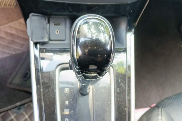 Used Nissan Sylphy 2016 1.6 XL CVT Luxury Edition Gear Lever