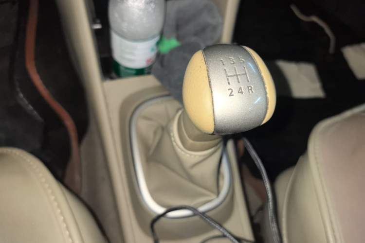 Used Nissan Sylphy 2016 Classic 1.6XE Manual Leading Edition Gear Lever