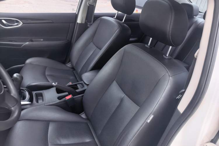 Used Nissan Sylphy 2016 1.6 XL Manual Luxury Edition Interior 3