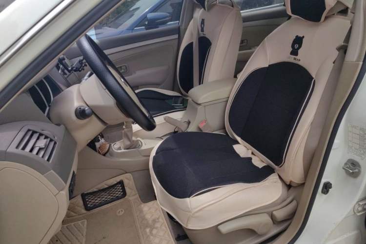 Used Nissan Sylphy 2016 Classic 1.6XE Manual Comfort Edition Interior 4