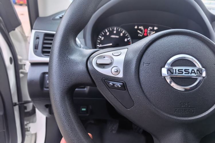 Used Nissan Sylphy 2016 1.6 XL Manual Luxury Edition Interior 4
