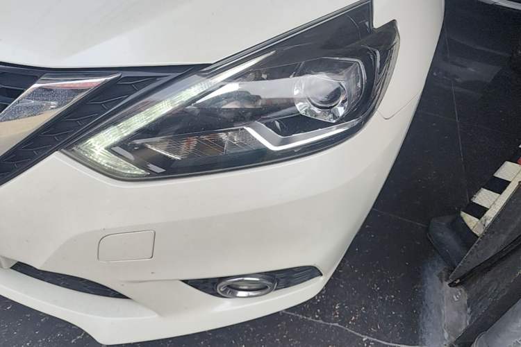 Used Nissan Sylphy 2016 1.6XV CVT Smart Enjoyment Version Left Front Headlight