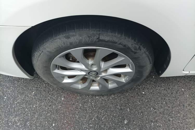 Used Nissan Sylphy 2016 1.6 XL CVT Luxury Edition Left Front Wheel Hub