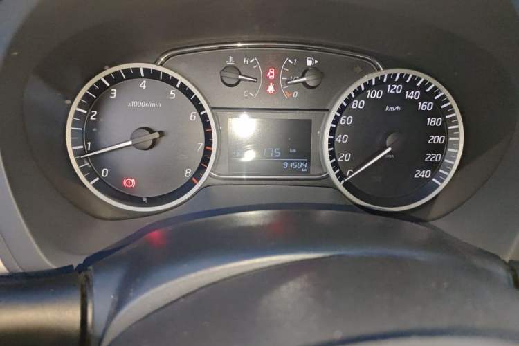 Used Nissan Sylphy 2016 1.6 XL Manual Luxury Edition Odometer Close Up