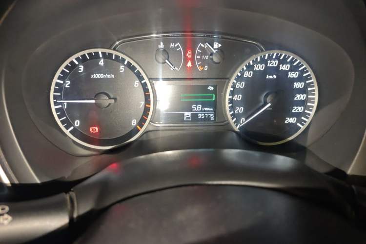 Used Nissan Sylphy 2016 1.6 XL CVT Luxury Edition Odometer Close Up
