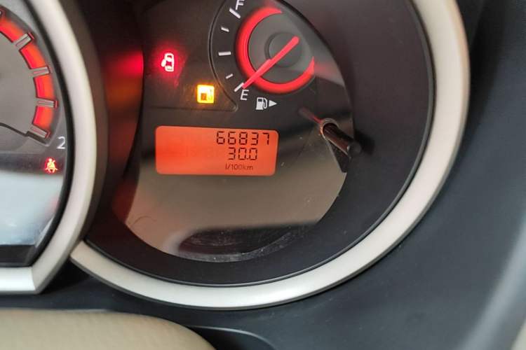 Used Nissan Sylphy 2016 Classic 1.6XE Manual Comfort Edition Odometer Close Up