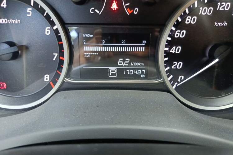 Used Nissan Sylphy 2016 1.6XV CVT Smart Enjoyment Version Odometer Close Up