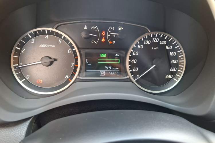 Used Nissan Sylphy 2016 1.6XV CVT Smart Enjoyment Version Odometer Close Up