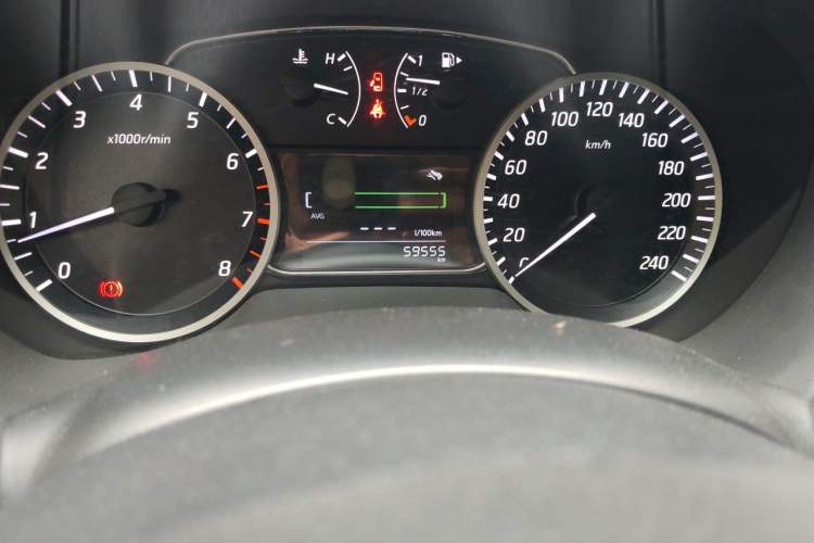 Used Nissan Sylphy 2016 1.6 XL Manual Luxury Edition Odometer Close Up