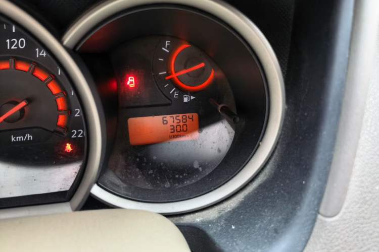 Used Nissan Sylphy 2016 Classic 1.6XE Manual Comfort Edition Odometer Close Up