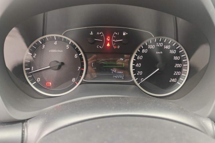 Used Nissan Sylphy 2016 1.6 XL Manual Luxury Edition Odometer Close Up