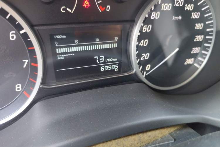 Used Nissan Sylphy 2016 1.6XE Manual Comfort Edition Odometer Close Up