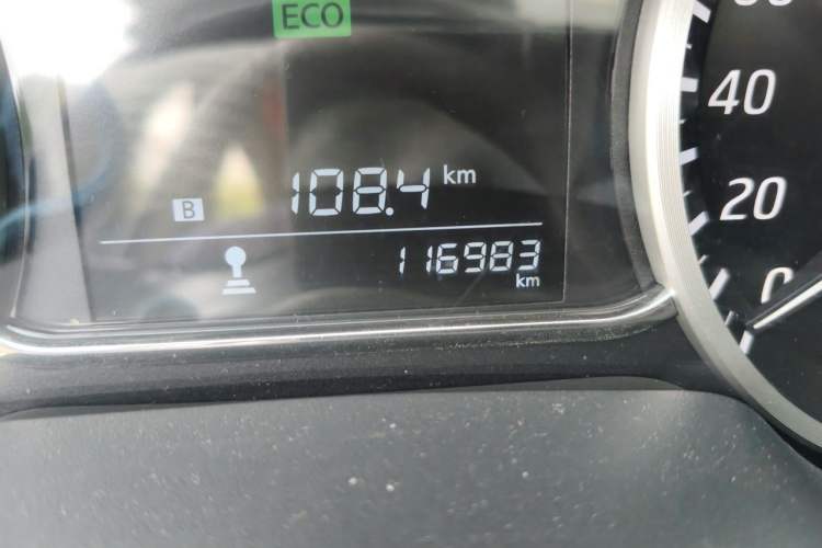 Used Nissan Sylphy 2016 1.6 XL Manual Luxury Edition Odometer Close Up