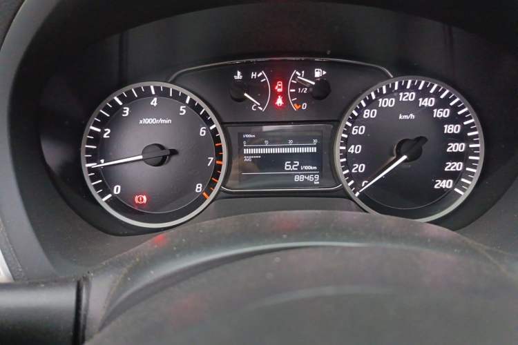 Used Nissan Sylphy 2016 1.6 XL Manual Luxury Edition Odometer Close Up