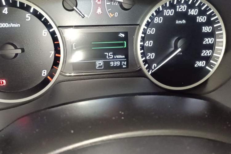 Used Nissan Sylphy 2016 1.6XV CVT Smart Enjoyment Version Odometer Close Up