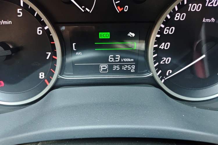 Used Nissan Sylphy 2016 1.6XE CVT Comfort Edition Odometer Close Up