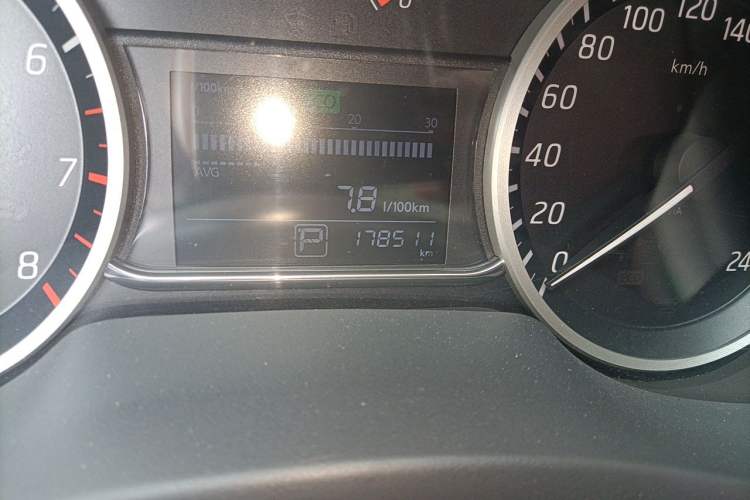 Used Nissan Sylphy 2016 1.6 XL CVT Deluxe Edition Odometer Close Up
