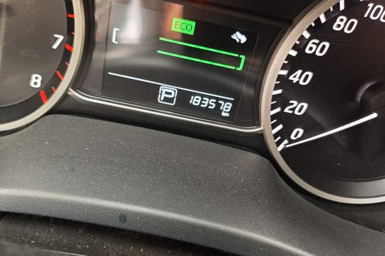 Used Nissan Sylphy 2016 1.6 XL CVT Deluxe Edition Odometer Close Up