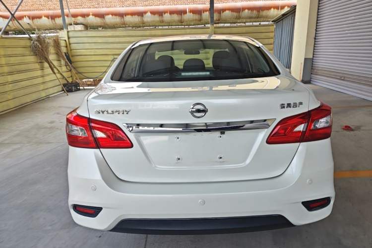 Used Nissan Sylphy 2016 1.6 XL Manual Luxury Edition Rear