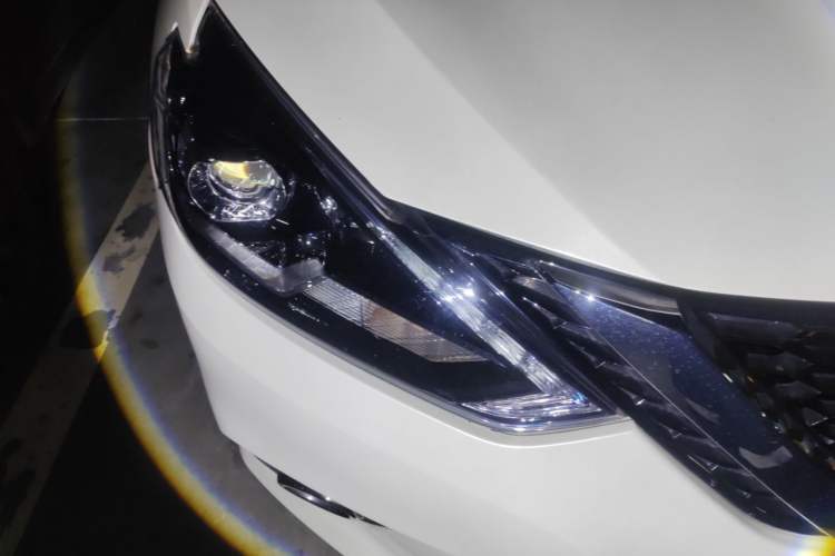 Used Nissan Sylphy 2016 1.6XV CVT Smart Enjoyment Version Right Front Headlight