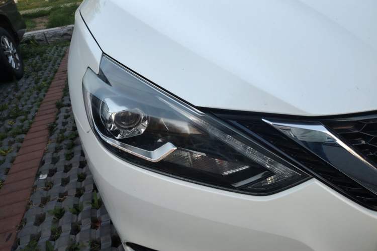 Used Nissan Sylphy 2016 1.6XV CVT Smart Enjoyment Version Right Front Headlight