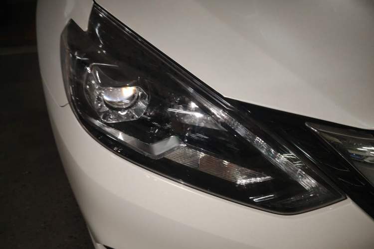 Used Nissan Sylphy 2016 1.6XV CVT Smart Enjoyment Version Right Front Headlight