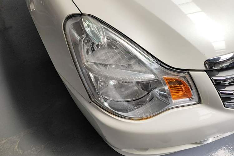 Used Nissan Sylphy 2016 Classic 1.6XE Manual Comfort Edition Right Front Headlight