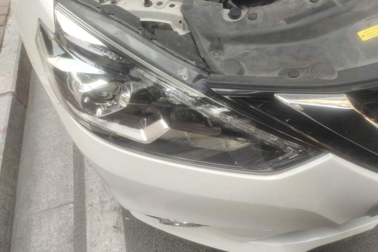 Used Nissan Sylphy 2016 1.6XV CVT Smart Enjoyment Version Right Front Headlight
