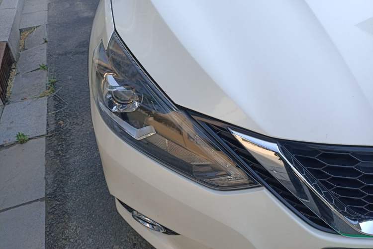 Used Nissan Sylphy 2016 1.6XV CVT Smart Enjoyment Version Right Front Headlight