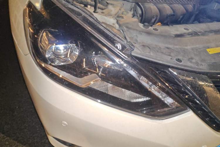 Used Nissan Sylphy 2016 1.6XV CVT Smart Enjoyment Version Right Front Headlight