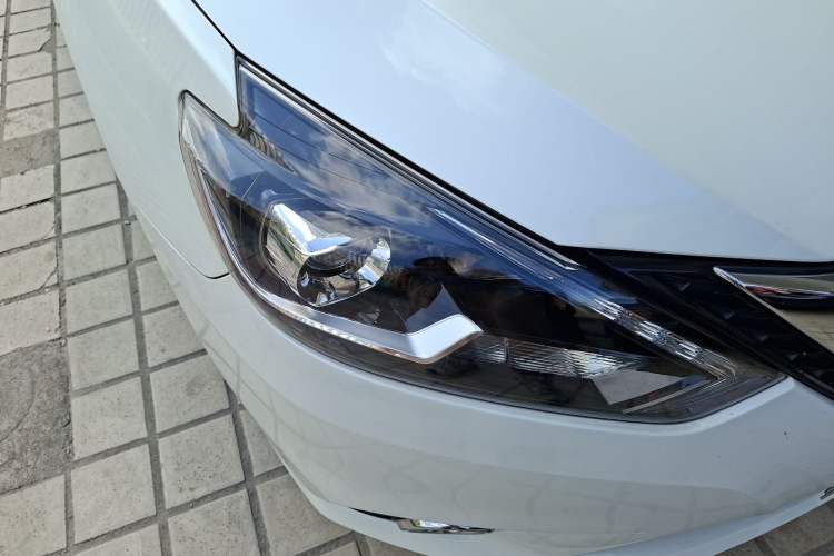 Used Nissan Sylphy 2016 1.6XV CVT Smart Enjoyment Version Right Front Headlight