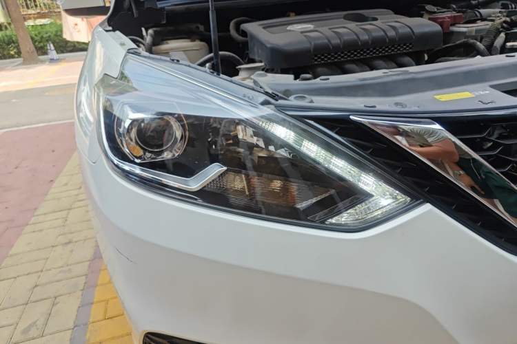 Used Nissan Sylphy 2016 1.6XV CVT Smart Enjoyment Version Right Front Headlight