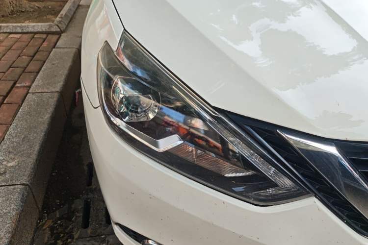 Used Nissan Sylphy 2016 1.6XV CVT Smart Enjoyment Version Right Front Headlight