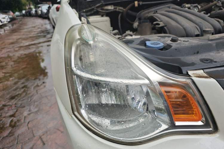 Used Nissan Sylphy 2016 Classic 1.6XE Manual Comfort Edition Right Front Headlight