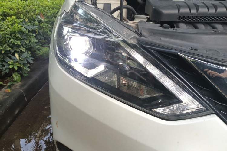 Used Nissan Sylphy 2016 1.6XV CVT Smart Enjoyment Version Right Front Headlight