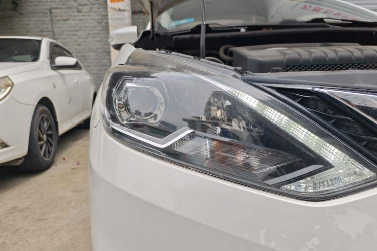 Used Nissan Sylphy 2016 1.6XV CVT Smart Enjoyment Version Right Front Headlight