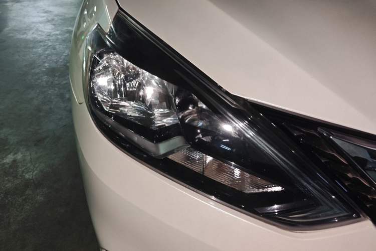 Used Nissan Sylphy 2016 1.6 XL CVT Deluxe Edition Right Front Headlight