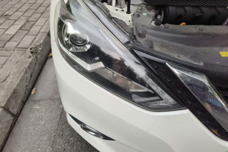 Used Nissan Sylphy 2016 1.6XV CVT Smart Enjoyment Version Right Front Headlight