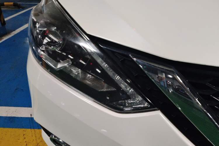 Used Nissan Sylphy 2016 1.6XV CVT Smart Enjoyment Version Right Front Headlight