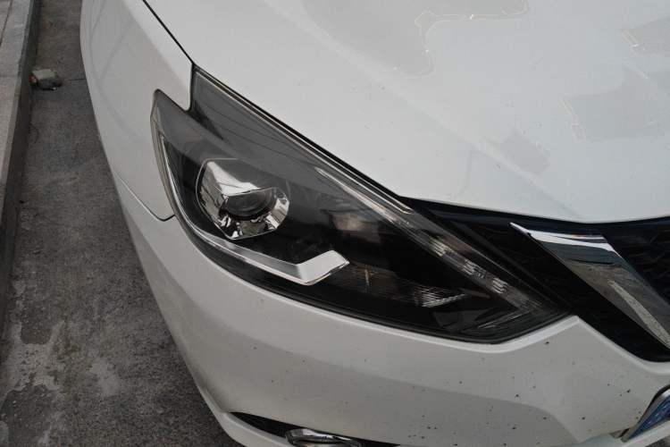 Used Nissan Sylphy 2016 1.6XV CVT Smart Enjoyment Version Right Front Headlight