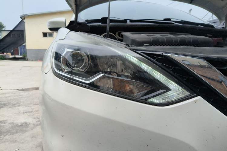 Used Nissan Sylphy 2016 1.6XV CVT Smart Enjoyment Version Right Front Headlight