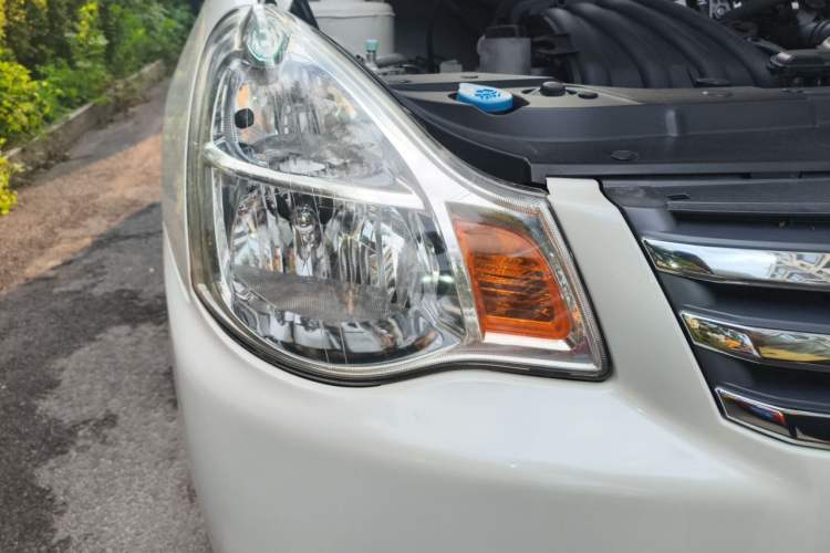 Used Nissan Sylphy 2016 Classic 1.6XE Manual Leading Edition Right Front Headlight