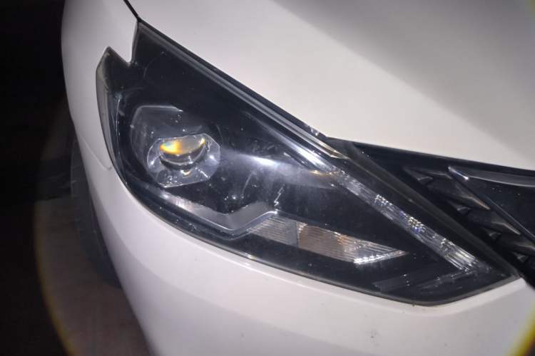 Used Nissan Sylphy 2016 1.6XV CVT Smart Enjoyment Version Right Front Headlight