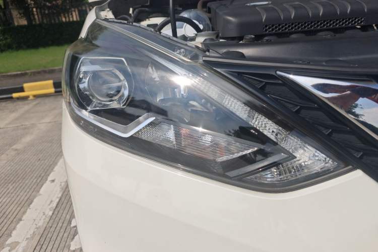 Used Nissan Sylphy 2016 1.6XV CVT Smart Enjoyment Version Right Front Headlight