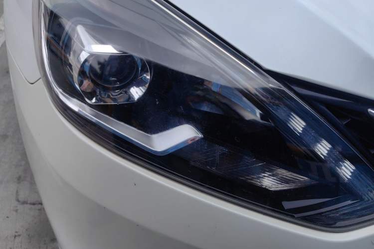 Used Nissan Sylphy 2016 1.6 XL CVT Deluxe Edition Right Front Headlight
