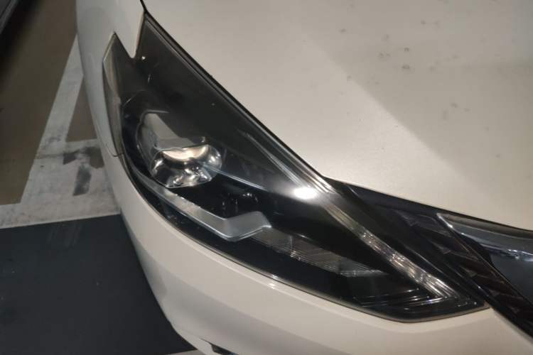 Used Nissan Sylphy 2016 1.6XV CVT Smart Enjoyment Version Right Front Headlight