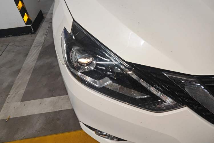 Used Nissan Sylphy 2016 1.6XV CVT Smart Enjoyment Version Right Front Headlight