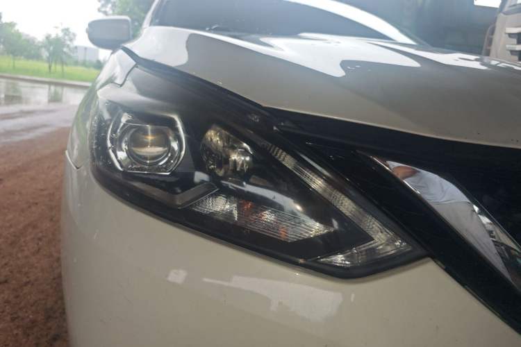 Used Nissan Sylphy 2016 1.6 XL CVT Luxury Edition Right Front Headlight
