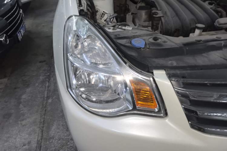 Used Nissan Sylphy 2016 Classic 1.6XE Manual Leading Edition Right Front Headlight